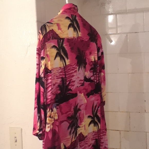 Hawaiian shirt - Picture 2 of 2